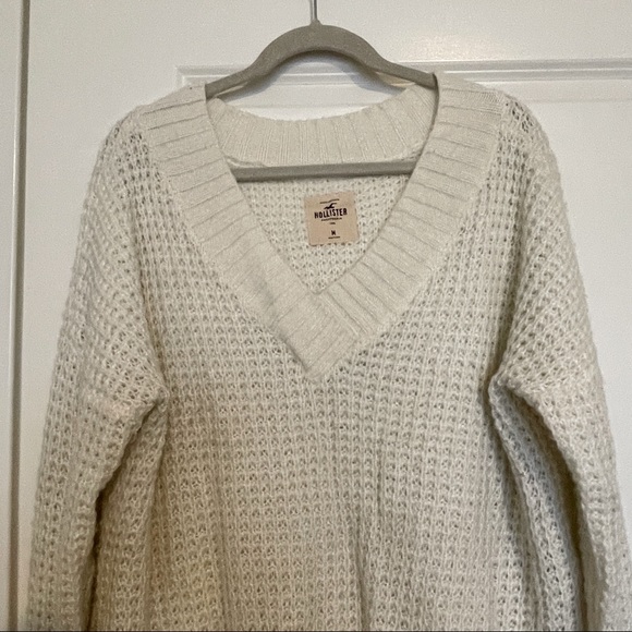 Hollister Oversized White/Ivory Open Knit V-Neck Sweater Size M - Picture 2 of 3